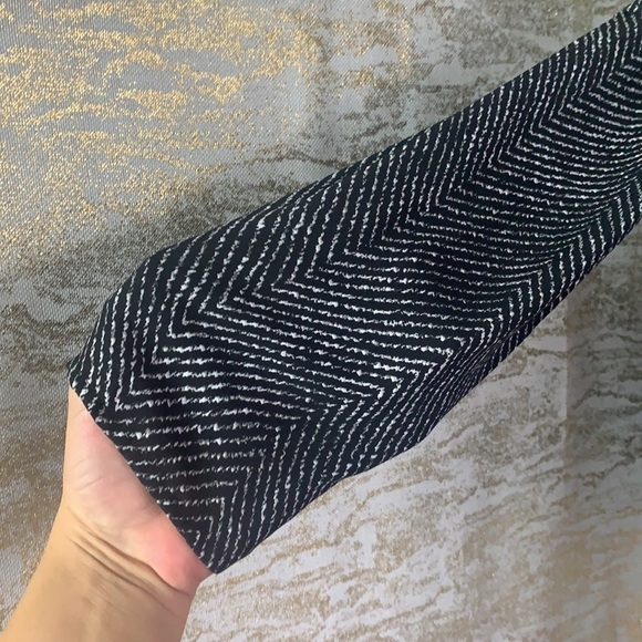 Michael Michael Kors black/white ruffled cold shoulder blouse size L - Picture 7 of 13